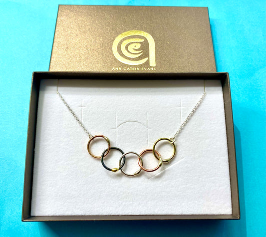 'Gwlith' Family Necklace 5 rings