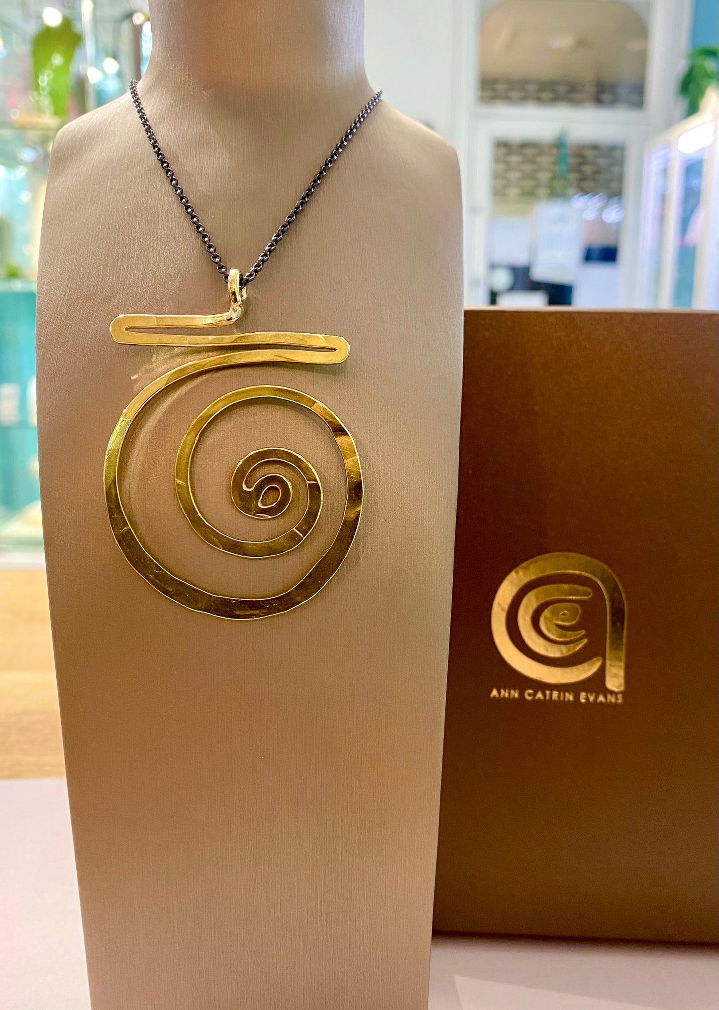 Brass swirl pendant