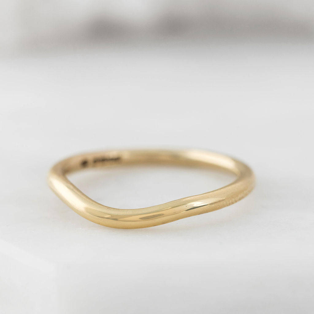 Band Priodas Gold Curve