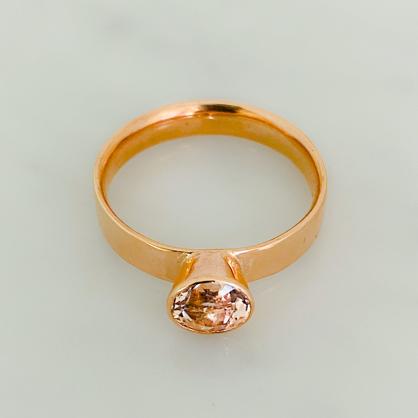 Modrwy Ymgysylltu Serendipedd Rose Gold a Morganite